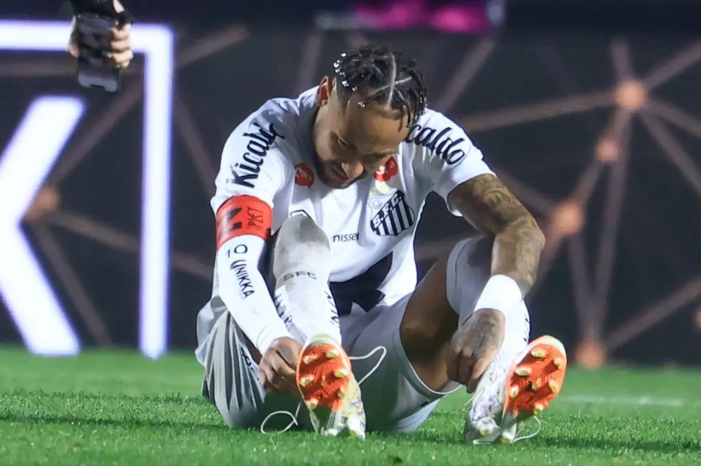 Neymar após o final da partida. Foto: Marcello Zambrana/AGIF