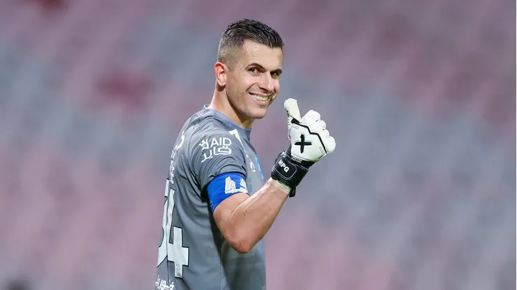 Marcelo Grohe atuando pelo Al Kholood no campeonato árabe - Foto: Yasser Bakhsh/Getty Images)