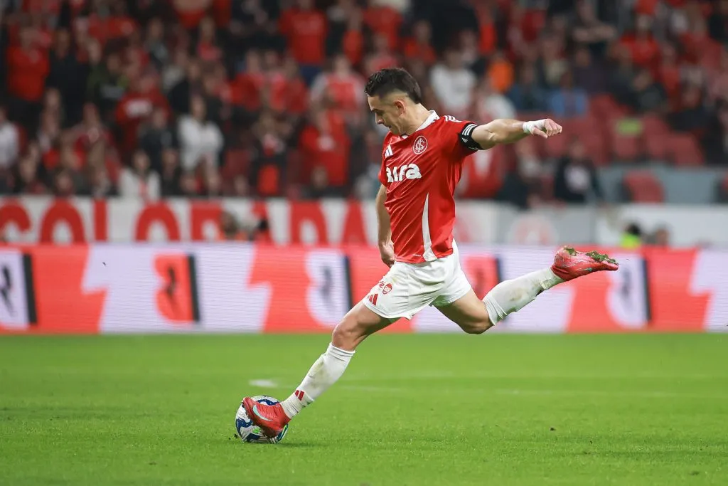 Borré marcou o único gol do Inter em derrota por 3 a 1 para o Flamengo. Foto: Maxi Franzoi/AGIF