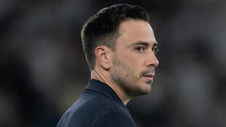 O treinador saiu em defesa dos jogadores que foram alvo de críticas pela torcida