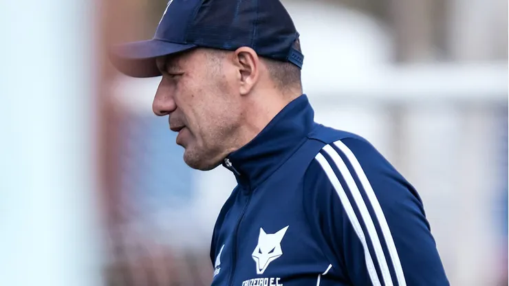 Leonardo Jardim durante treinamento no CT Toca 2. Foto: Gustavo Aleixo/Cruzeiro