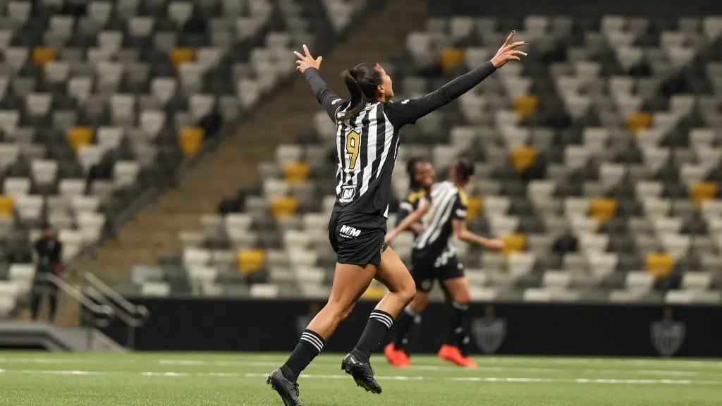Luana Índia celebra gol do Atlético-MG contra o Santos