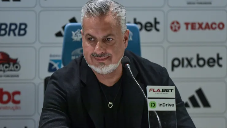 José Boto durante a apresentação do jogador Danilo, no Maracanã.
