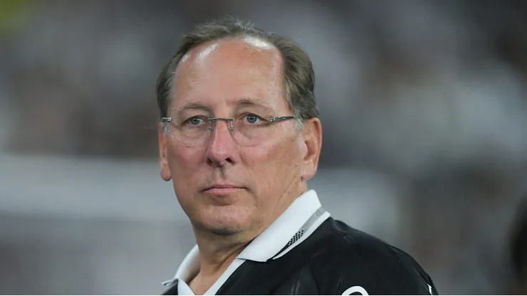 RJ - RIO DE JANEIRO - 26/07/2025 - BRASILEIRO A 2025, BOTAFOGO X CORINTHIANS - John Textor CEO do Botafogo durante partida contra o Corinthians no estadio Engenhao pelo campeonato Brasileiro A 2025.
