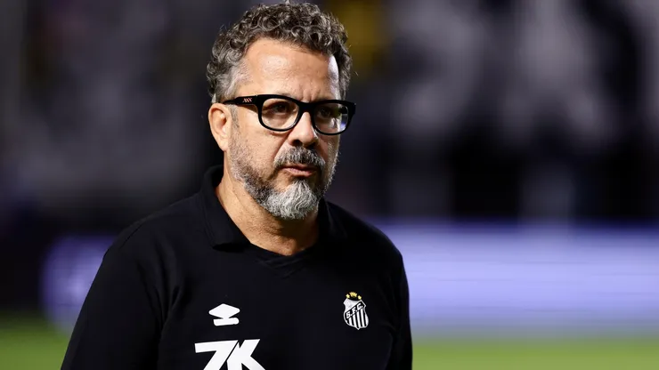 Cléber Xavier deixou o comando técnico do Santos - Foto: Reprodução/AGIF