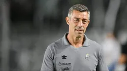Pedro Caixinha tecnico do Santos durante partida contra o Vasco no estadio Sao Januario pelo campeonato Brasileiro A 2025. Foto: Thiago Ribeiro/AGIF