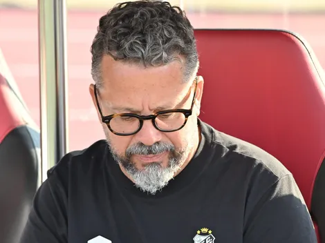 Cléber Xavier teve números piores que Pedro Caixinha no Santos