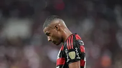 RJ - RIO DE JANEIRO - 09/04/2025 - COPA LIBERTADORES 2025, FLAMENGO X CORDOBA - De la Cruz jogador do Flamengo durante partida contra o Cordoba no estadio Maracana pelo campeonato Copa Libertadores 2025. Foto: Thiago Ribeiro/AGIF