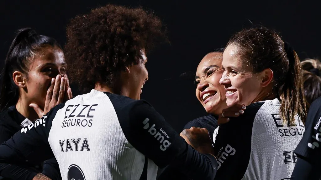 Jogadoras do Corinthians em campo pelo Brasileirão Feminino