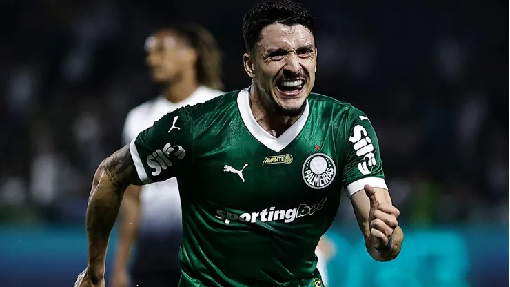 Joaquín Piquerez é o destaque defensivo do Palmeiras na temporada