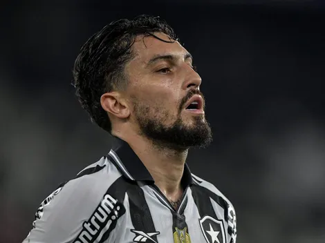 Alex Telles se manifesta após pênalti perdido e eliminação do Botafogo: "Jamais fugirei"