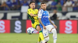 Matheus Henrique jogador do Cruzeiro disputa lance com Neto Moura - Foto: Gilson Lobo/AGIF