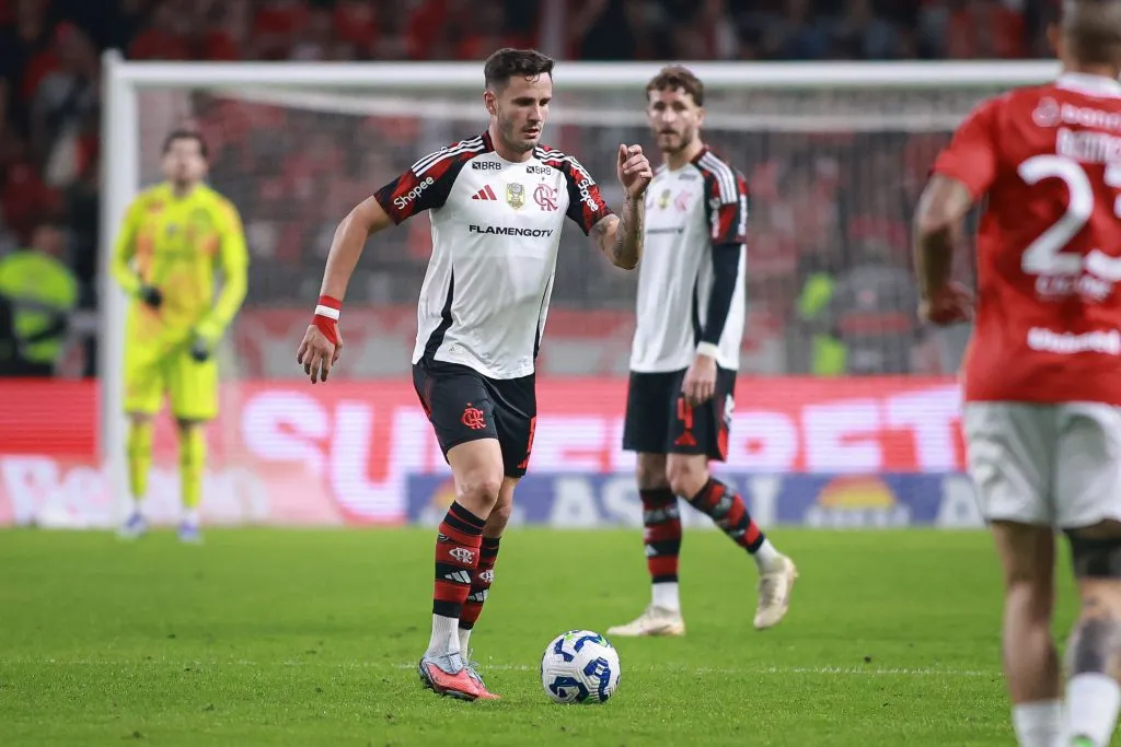 Saúl atuou pela primeira vez como titular em Inter 1 x 3 Flamengo. Foto: Maxi Franzoi/AGIF