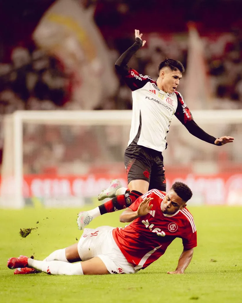 Internacional x Flamengo em partida pelo Campeonato Brasileiro – Foto: Adriano Fontes/Flamengo