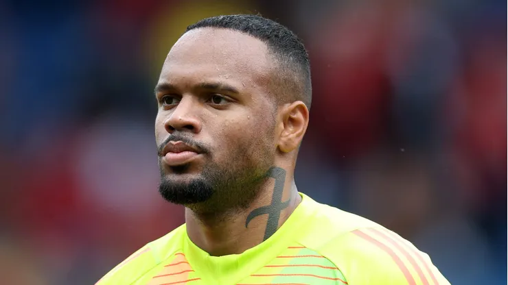 Carlos Miguel chega ao Palmeiras para receber mais que Weverton e causa alvoroço interno no Clube