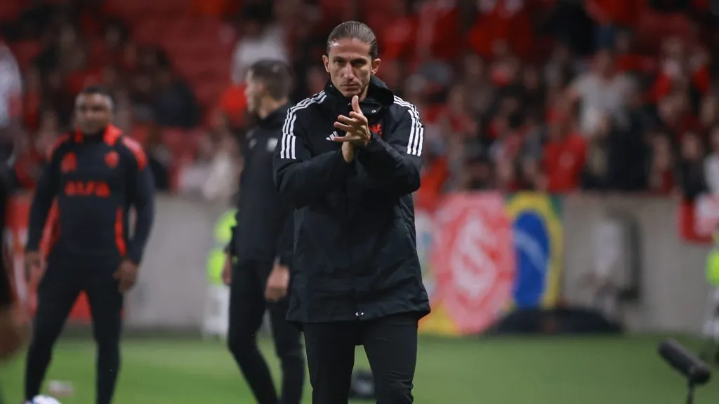 Filipe Luís prepara mudança importante no elenco para a Libertadores – Foto: Maxi Franzoi/AGIF