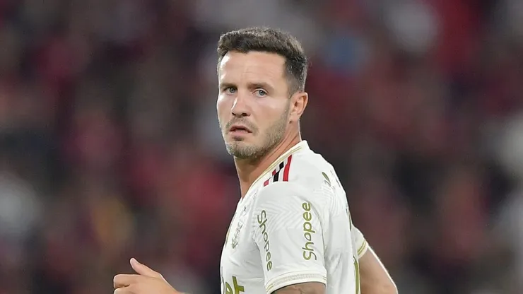 Saúl vê Filipe Luís tomar decisão importante visando a Libertadores