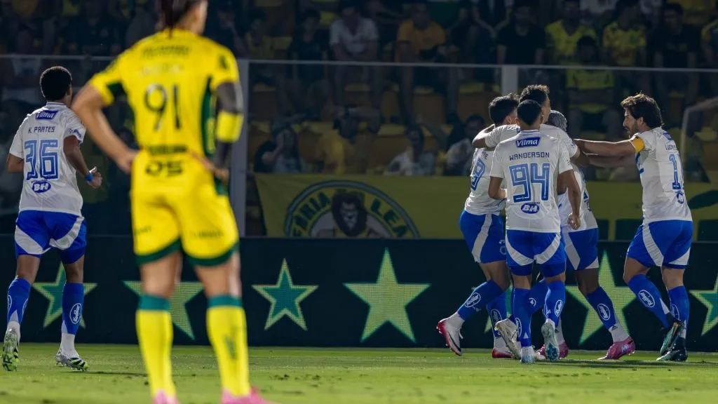 Jogadores do Cruzeiro comemorando – Foto: Joisel Amaral/AGIF