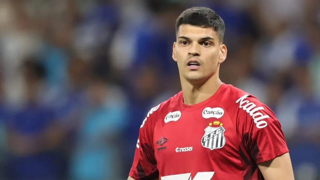 Gabriel Brazão, goleiro do Peixe. Foto: Gilson Lobo/AGIF.