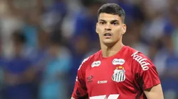 Gabriel Brazão, goleiro do Peixe. Foto: Gilson Lobo/AGIF.