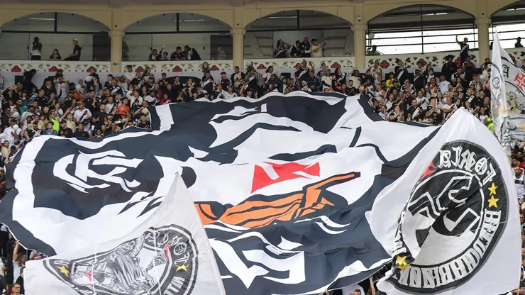 Torcida do Vasco fazendo a festa em São Januário. Foto: Thiago Ribeiro/AGIF.