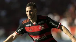 RJ - RIO DE JANEIRO - 02/03/2024 - CARIOCA 2024, FLAMENGO X MADUREIRA - Mathias Vina jogador do Flamengo durante partida contra o Madureira no estadio Maracana pelo campeonato Carioca 2024.