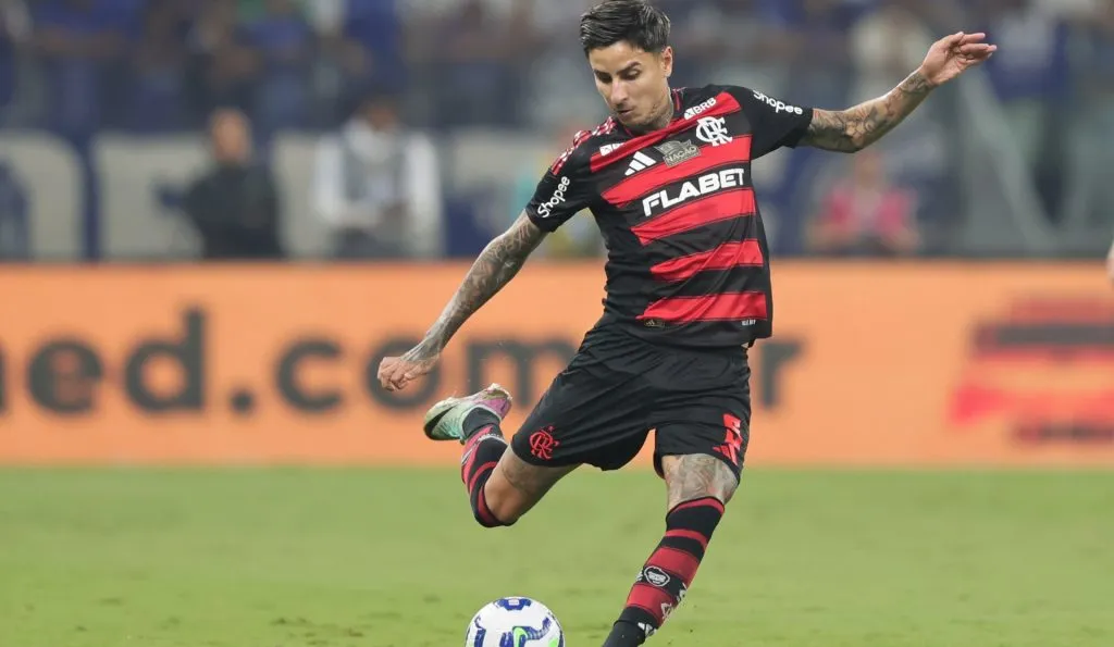 Pulgar irá desfalcar mais uma vez o Flamengo – Foto: Gilson Lobo/AGIF