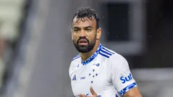 Fabrício Bruno reclama de arbitragem. Foto: Baggio Rodrigues/AGIF