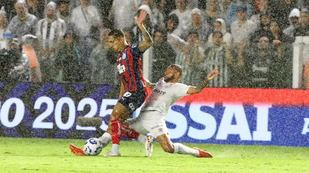 Esquadrão de Aço e Peixe ficaram igualados no turno do Brasileirão Betano. Foto: Mauricio de Souza/AGIF.
