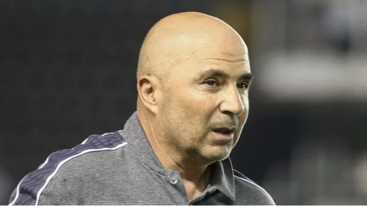 Jorge Sampaoli durante jogo na Vila Belmiro.