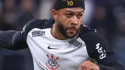 Memphis Depay durante partida entre Corinthians e Palmeiras, na Neo Química Arena, pela Copa do Brasil.