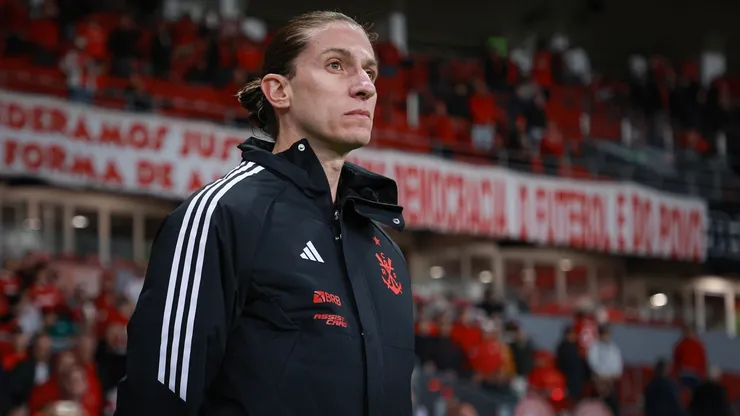 Filipe Luís vive boa fase no Flamengo - Foto: Maxi Franzoi/AGIF