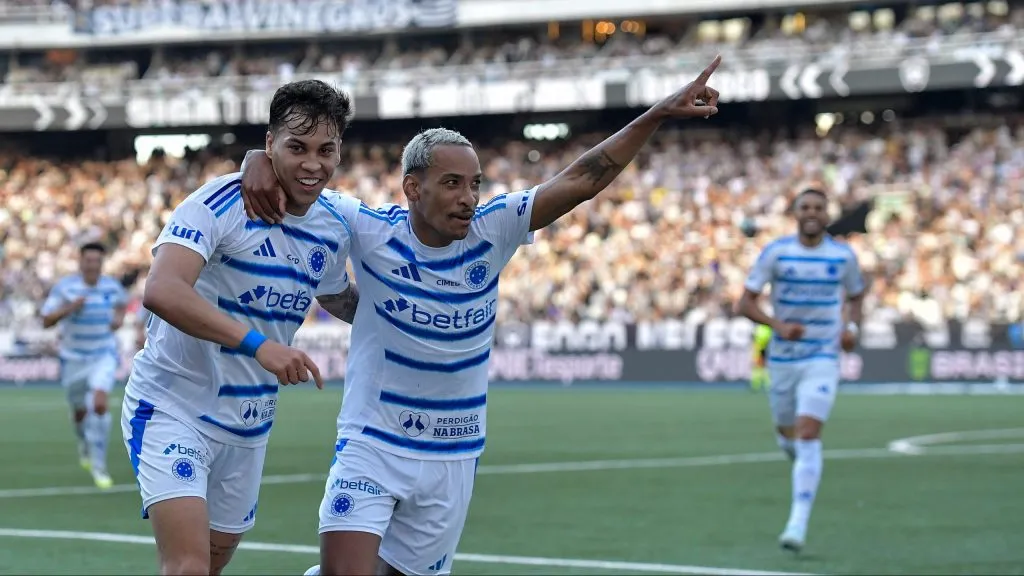 Jogadores do Cruzeiro comemoram gol marcado na temporada. Foto: Thiago Ribeiro/AGIF.