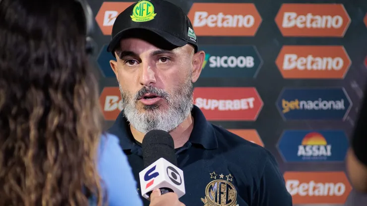 Treinador deu a sua opinião - Foto: Vinicius Silva/AGIF.
