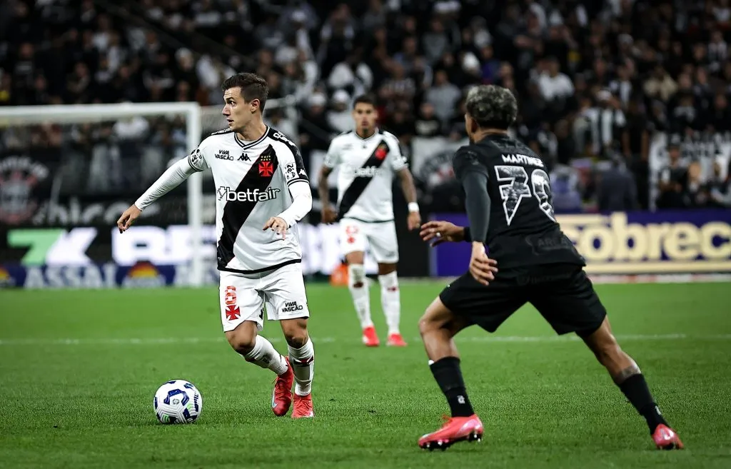 Lucas Piton jogador do Vasco durante partida contra o Corinthians – Foto: Fabio Giannelli/AGIF