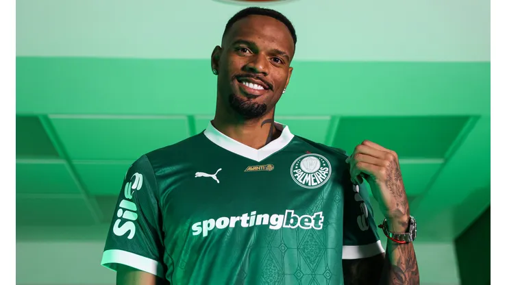 Apresentação de Carlos Miguel, novo atleta da SE Palmeiras, na Academia de Futebol, em São Paulo-SP. (Foto: Fabio Menotti/Palmeiras/by Canon)