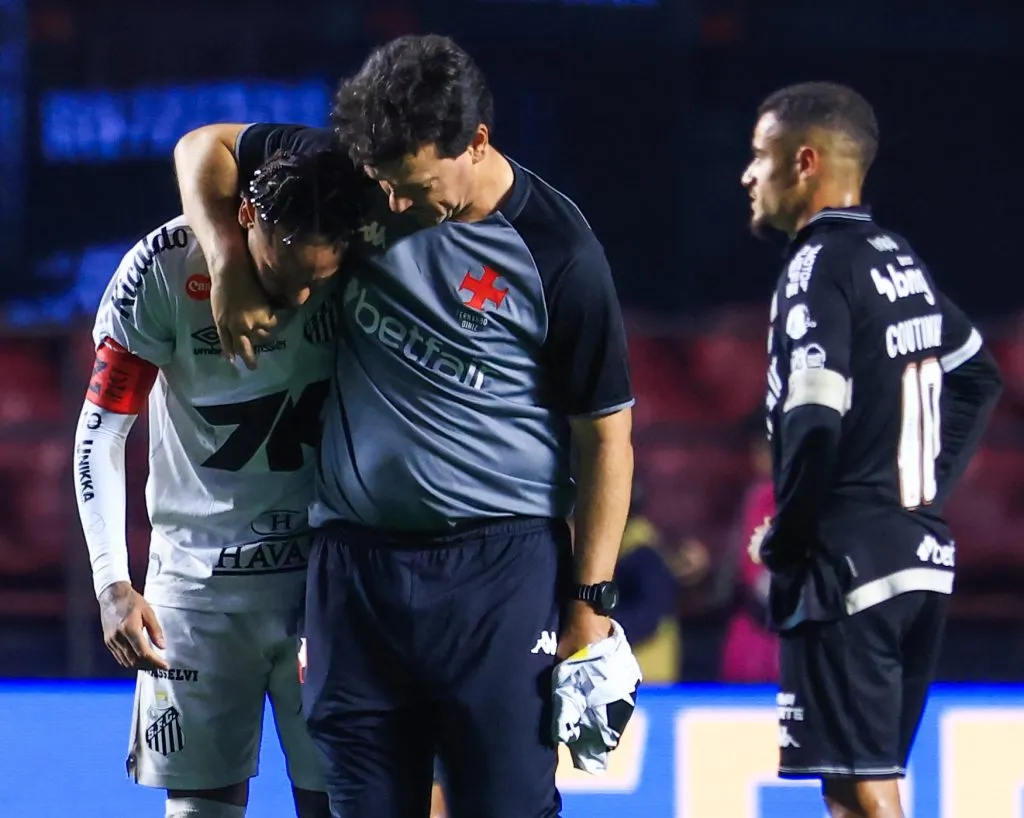 Neymar acabou chorando após goleada de 6 a 0 sofrida pelo Santos em jogo contra o Vasco. Foto: Marcello Zambrana/AGIF