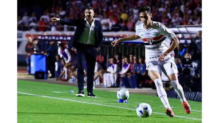 SP - SAO PAULO - 19/08/2025 - COPA LIBERTADORES 2025, SAO PAULO X ATLETICO NACIONAL - Rodrigo jogador do Sao Paulo durante partida contra o Atletico Nacional no estadio Morumbi pelo campeonato Copa Libertadores 2025. Foto: Marcello Zambrana/AGIF