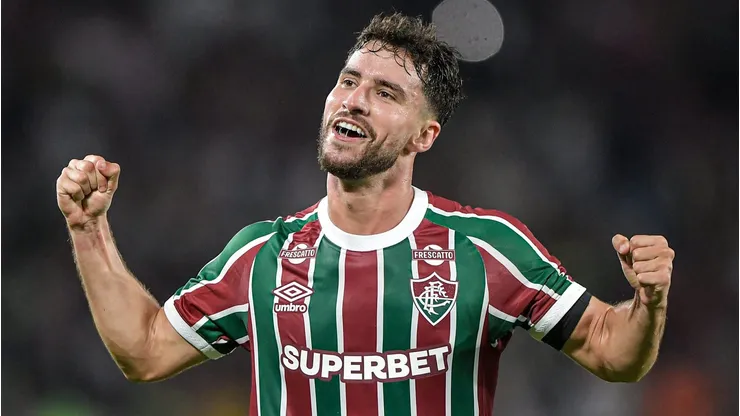 Martinelli é ovacionado em vitória por 2 a 0 sobre o América de Cali, no Maracanã.