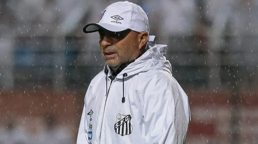 Sampaoli dirigindo o Santos. Foto: Marcello Zambrana/AGIF