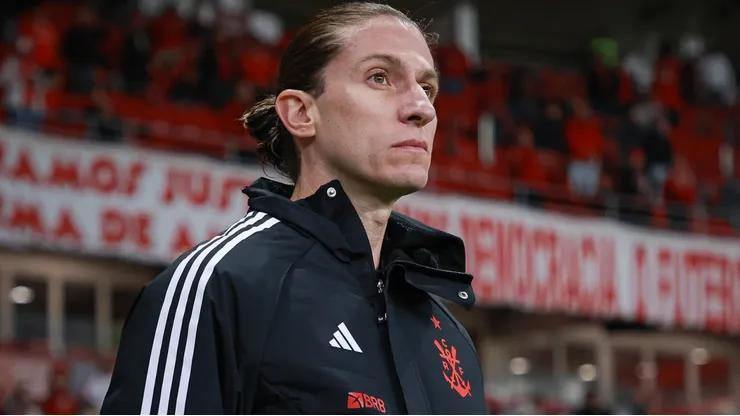 Filipe Luís durante partida entre Inter e Flamengo, no Beira-Rio, pelo Brasileirão.