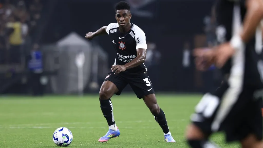 Félix Torres em ação pelo Timão – Foto: Marcello Zambrana/AGIF