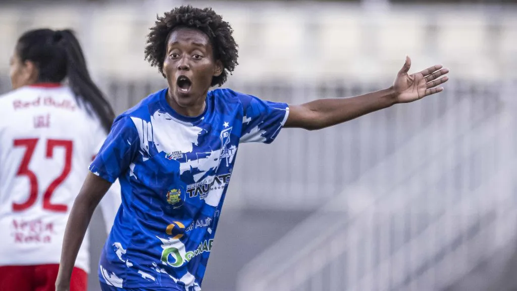 Jogadora do time feminino do Taubaté