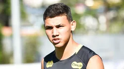 Deivid durante treinamento no CT Rei Pelé