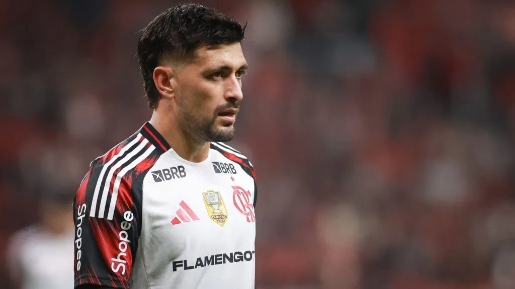 Arrascaeta em ação pelo Flamengo – Foto: Maxi Franzoi/AGIF