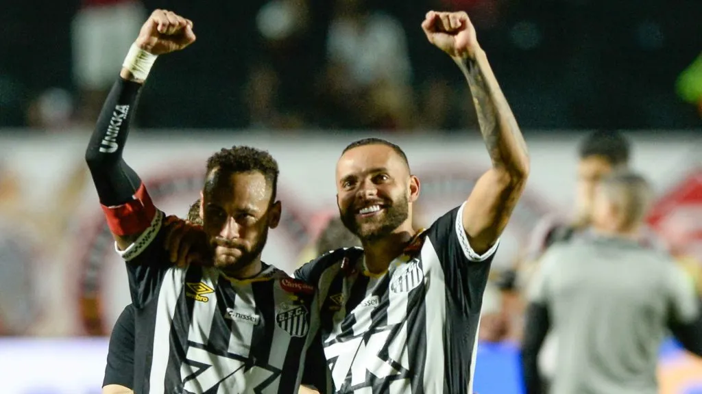 Neymar e Guilherme comemorando pelo Santos – Foto: Jhony Pinho/AGIF