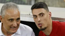 Matheus Bachi ao lado de Tite em jogo do Flamengo.