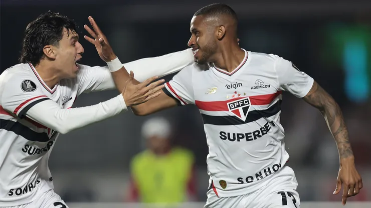 André Silva (D) festeja gol do São Paulo contra o Atlético Nacional na Libertadores (Rubens Chiri, Nilton Fukuda e Paulo Pinto/Saopaulofc)