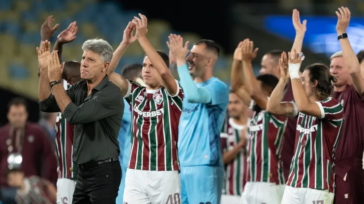 Renato Gaúcho aplaudindo os torcedores após Fluminense x América de Cali - Foto: Jorge Rodrigues/AGIF