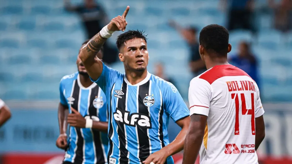 Arezo comemora gol pelo Imortal –  Foto: Maxi Franzoi/AGIF